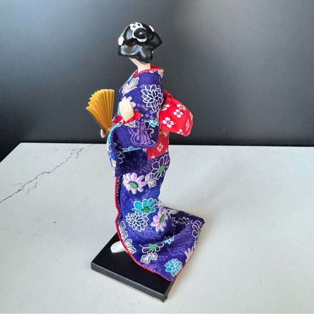 Japanese Geisha Doll Figurine w Fan Ornaments - Picture 4 of 6